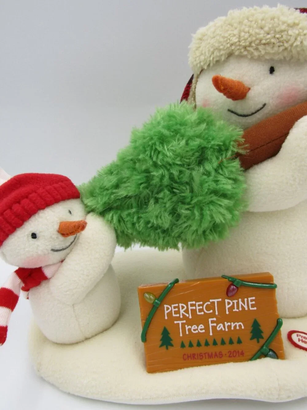 NWT Hallmark Jingle Pals 2014 The Perfect Pine Tree Farm Plush Singing Snowmen